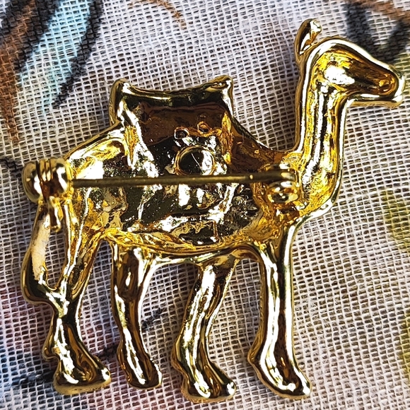 Camel Pony Horse With Saddle Gold Tone Unsigned Rhinestone Brooch Farm Animal - Picture 3 of 5